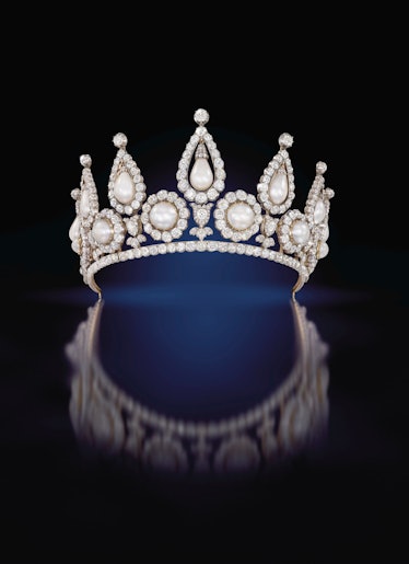 Londons Victoria and Albert Museum-9._The_Rosebery_Tiara_QMA_Collection
