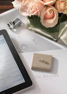De Beers new iPad app for picking out the perfect engagement rings