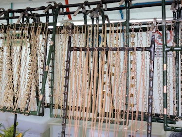 dyed-chains--factory