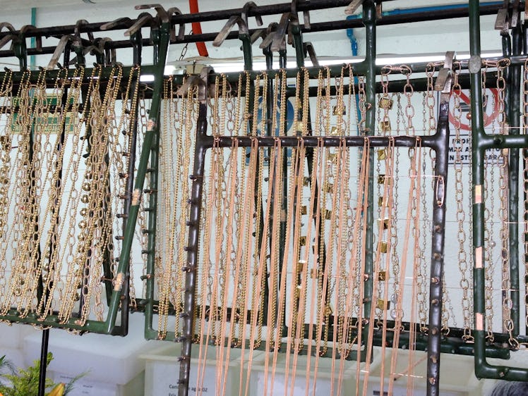 dyed-chains--factory