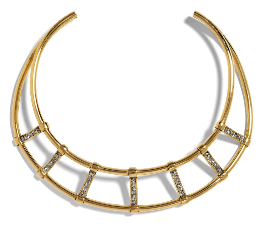 Cage collar.