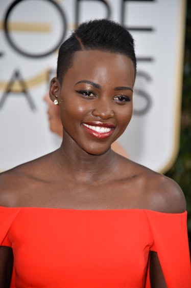 While we’re on the fence about her pronounced hair part, __Lupita Nyong’o__’s pale gold eyeshadow an...