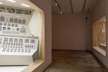 Roxy Paine. Installation view of *Apparatus*, September 2013-February 2014, Kavi Gupta CHICAGO | ELI...