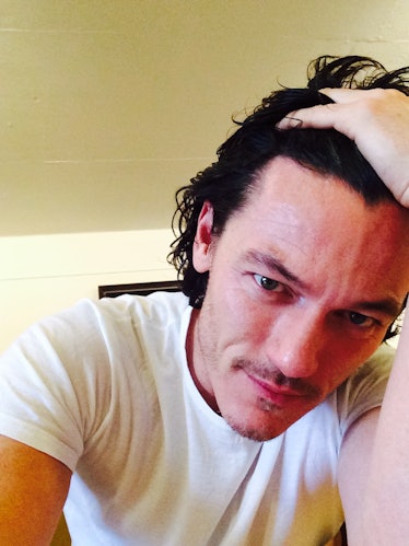 luke evans selfie