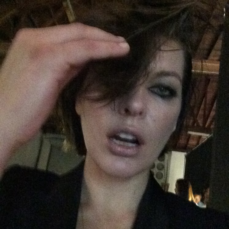 Milla Jovovich selfie