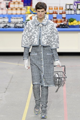 Rihanna and Cara Delevingne pushed around Chanel PFW 'supermarket' by Joan  Smalls