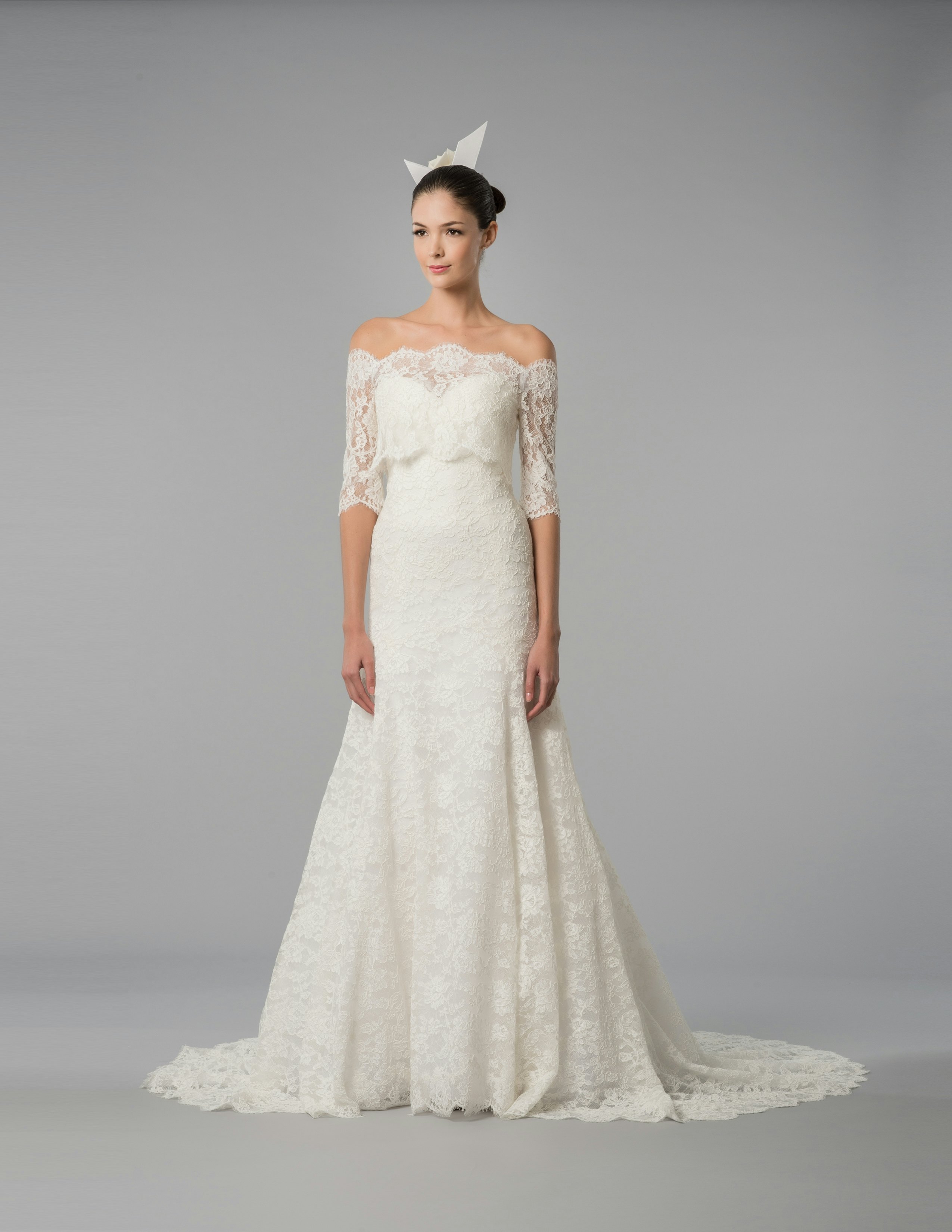 Carolina herrera off clearance the shoulder wedding dress