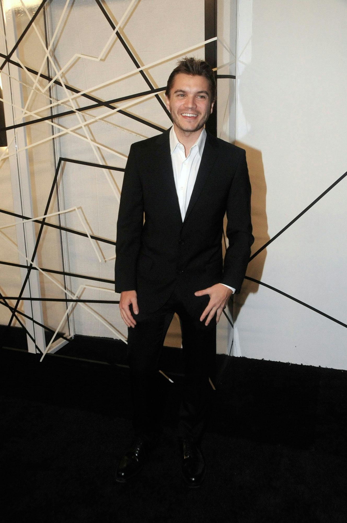 Photos: The Weight of Gravity, image size:780x1174