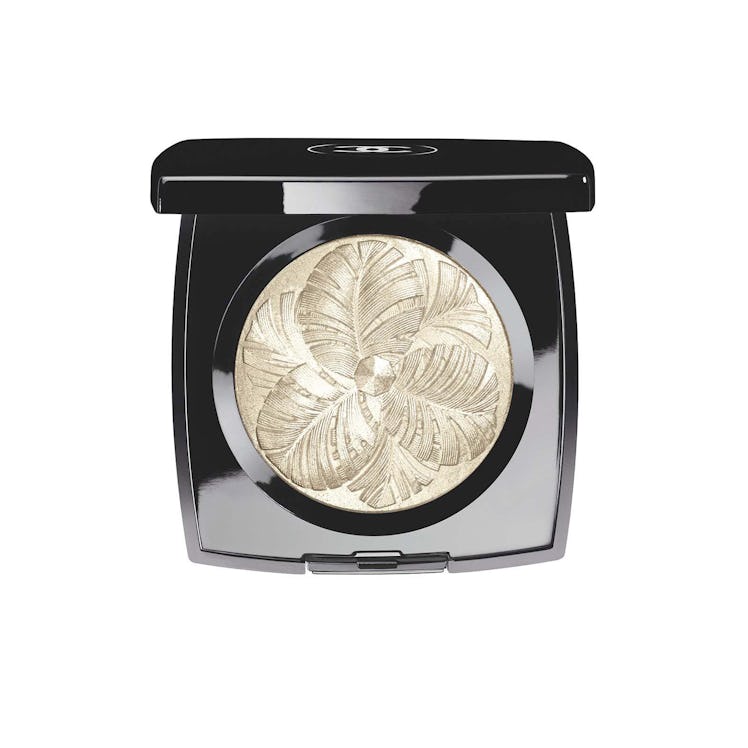 Chanel Camélia De Plumes Highlighting Powder