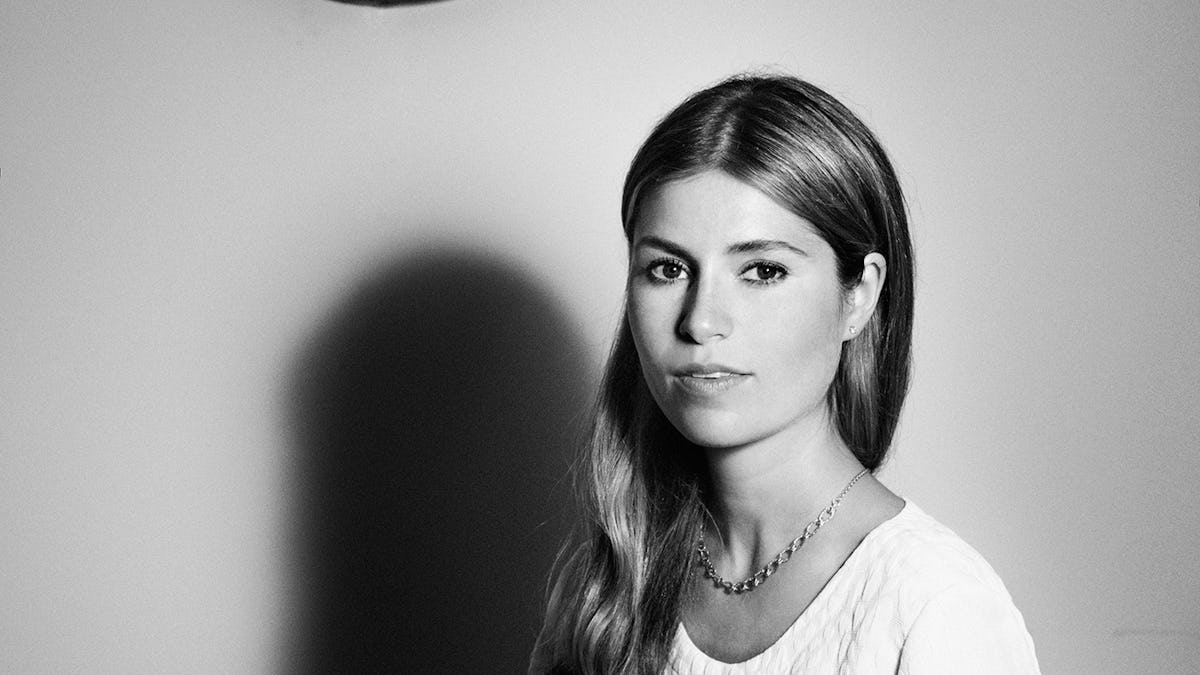 Yosh qiz ichida porno sperma Qiz otkinchilarning toliq korinishida jinsiy azosiga tegadi (video)