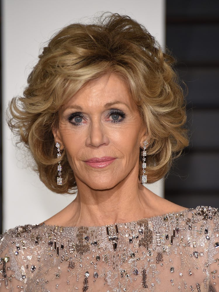 Jane Fonda with a short, curled hairstyle in 2015 at the Oscars