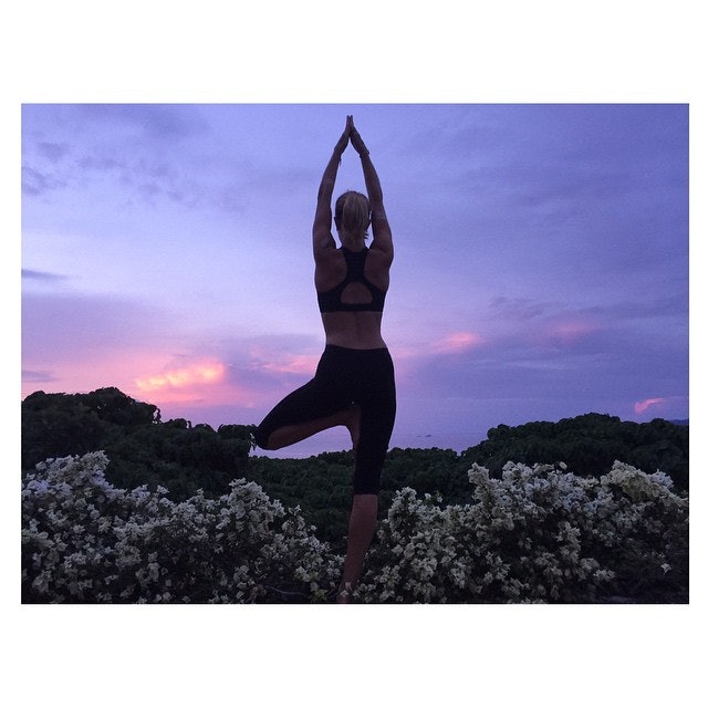 Rosie Huntington-Whiteley Alo Yoga Move into Wellness Ad Campaing – Star  Style