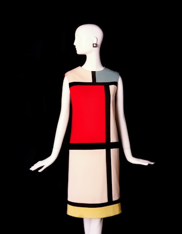 Short cocktail dress. Tribute to Piet Mondrian- ©Fondation Pierre Bergé – Yves Saint Laurent Alexand...