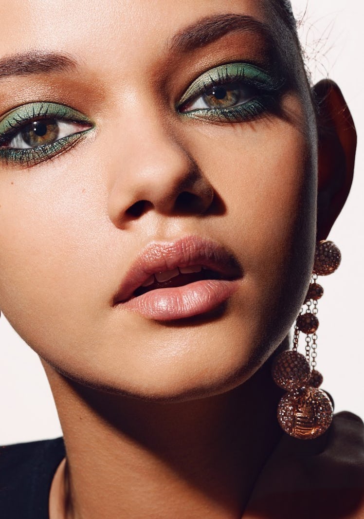 How to Wear Green Makeup