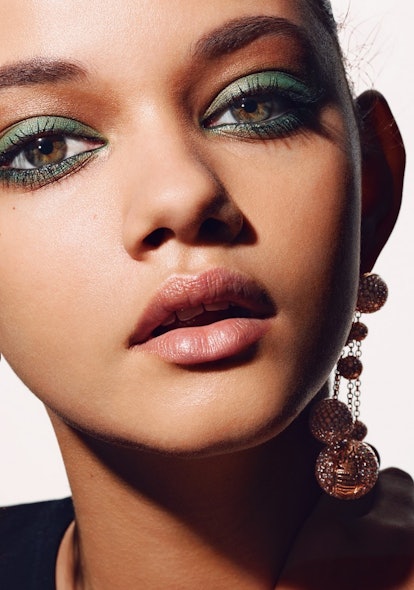How to Wear Green Makeup