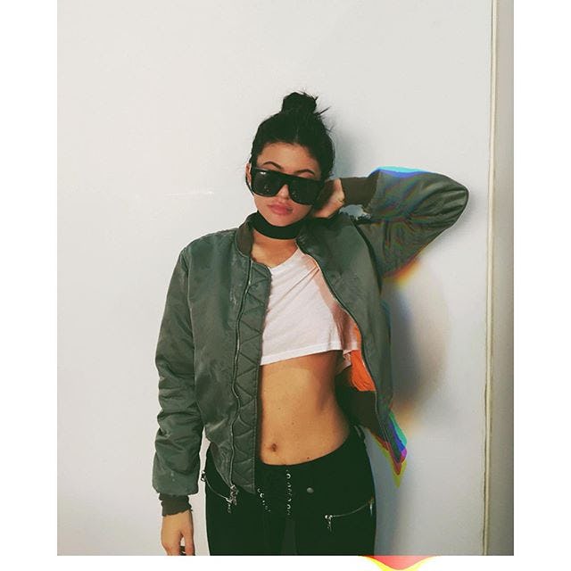 Kylie jenner clearance bomber jacket outfit