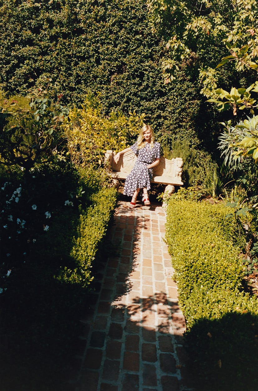 kirsten-dunst-garden