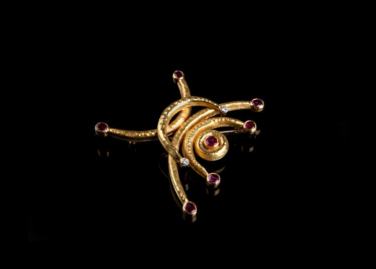 CANNILLA---Ruby-brooch-1b