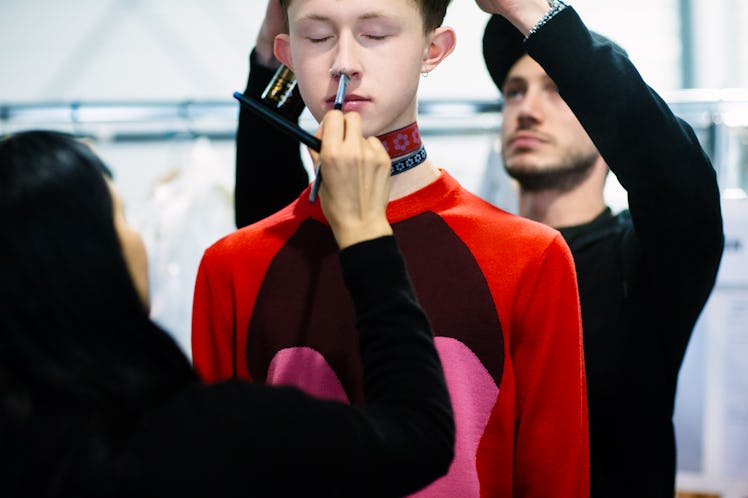 Yana-Davydova-Backstage-KENZO-Paris-Mens-Fashion-Week-Fall-Winter-2016-YD0172