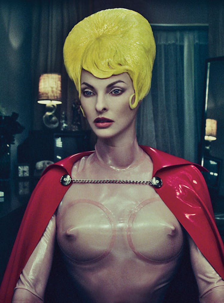 fass-linda-evangelista-steven-klein-superhero-03-l