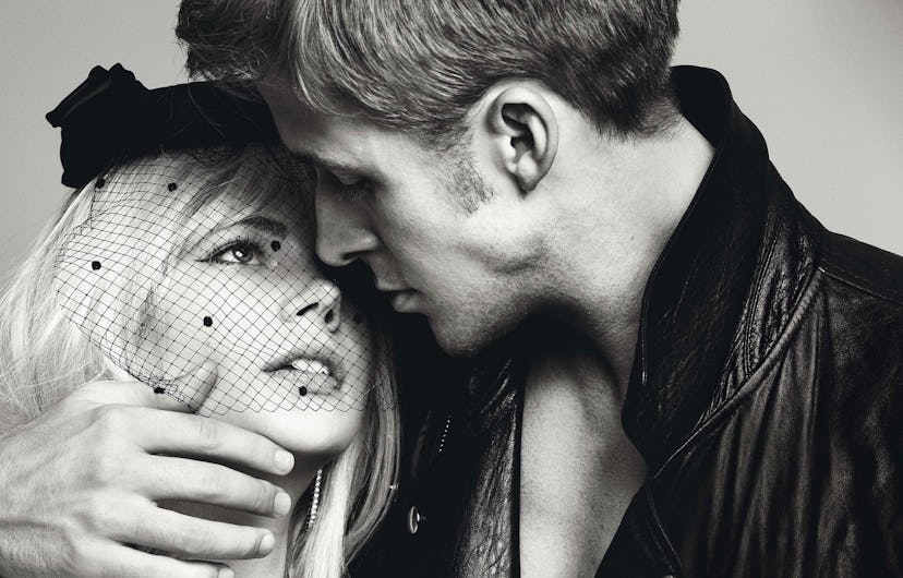 Impress Ryan with a subtle cat-eye.