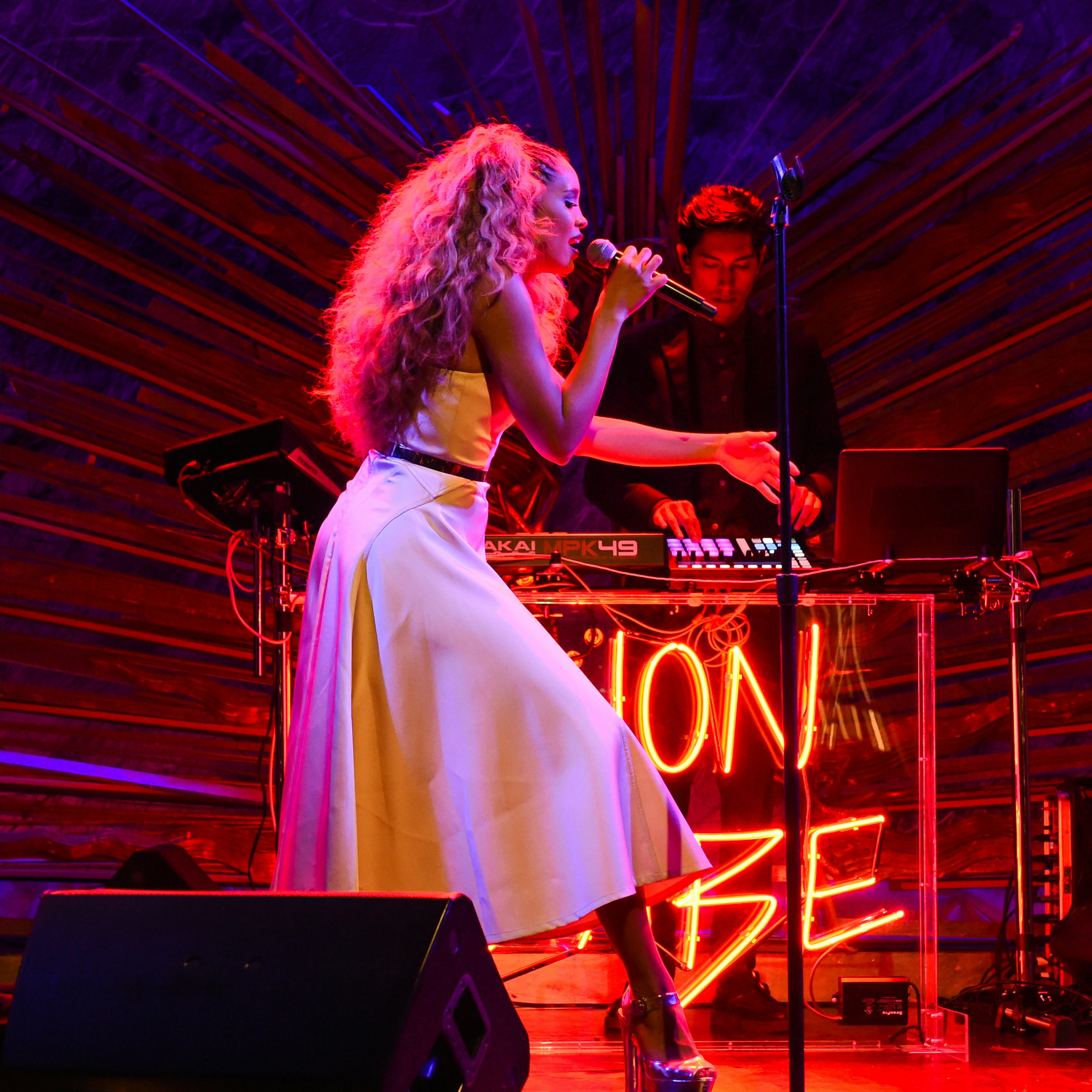 Ryan McGinley　Life Adjustment Center Ryan McGinley: Life Adjustment Center – Très Bien