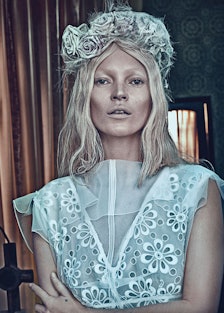 fass-kate-moss-cover-story-march-2012-08-l.jpg