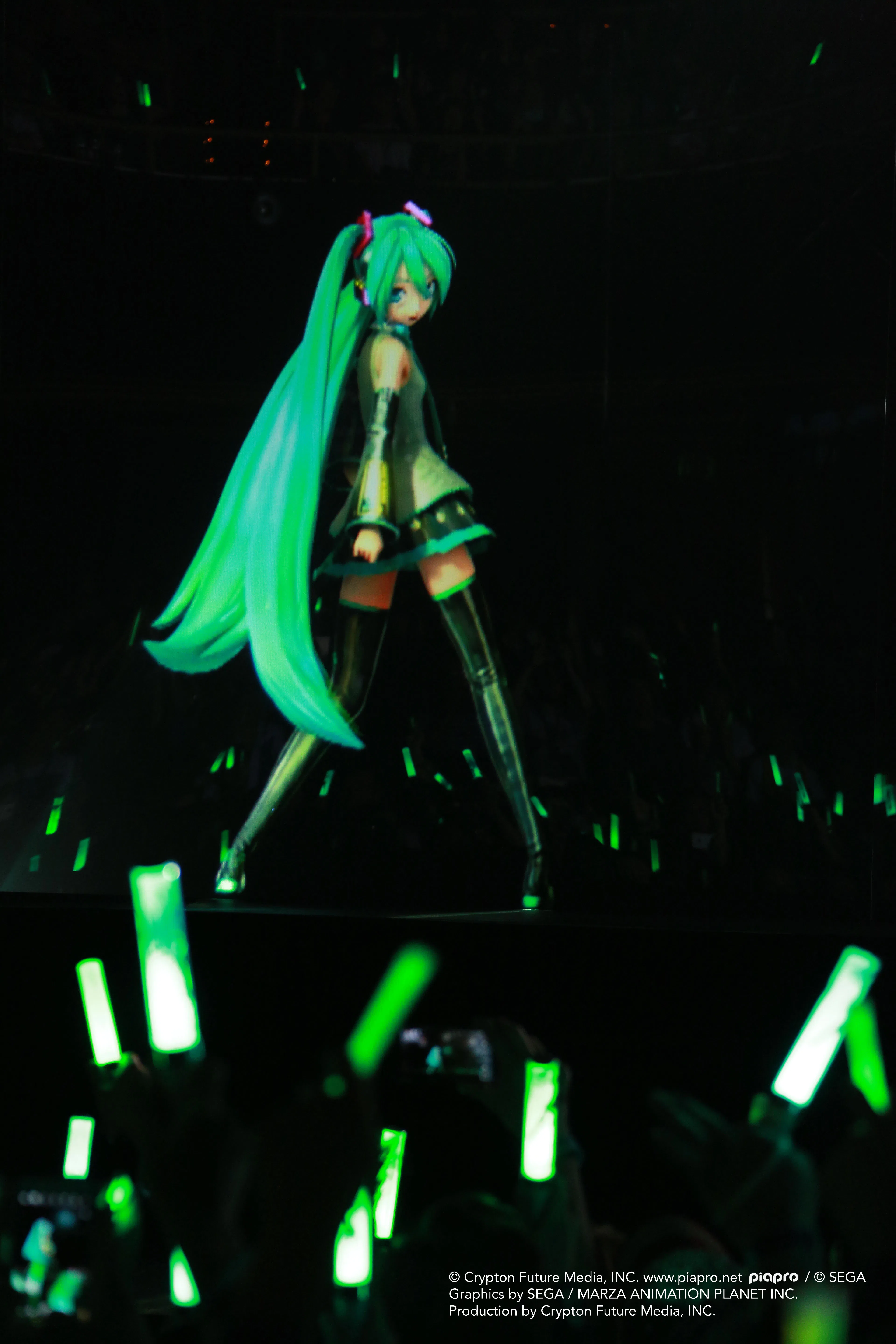 What It’s Like to See a Hologram Perform “Live” In Concert