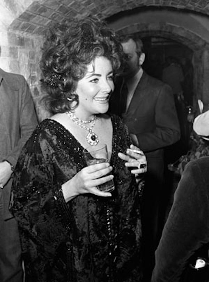 cear_elizabeth_taylor_v.jpg