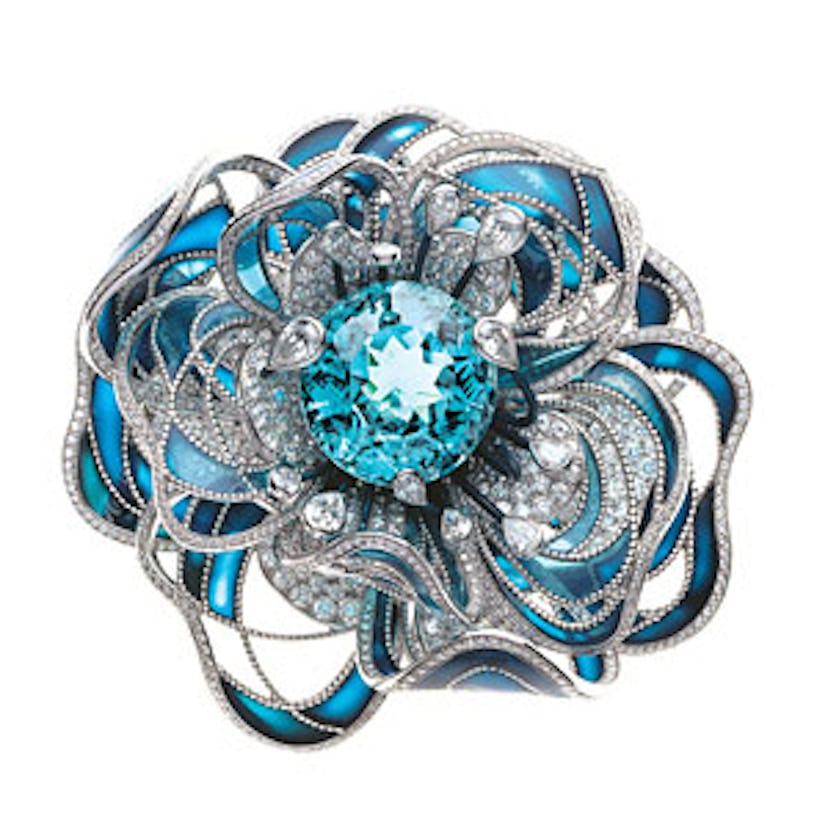 jear_brooch_v.jpg