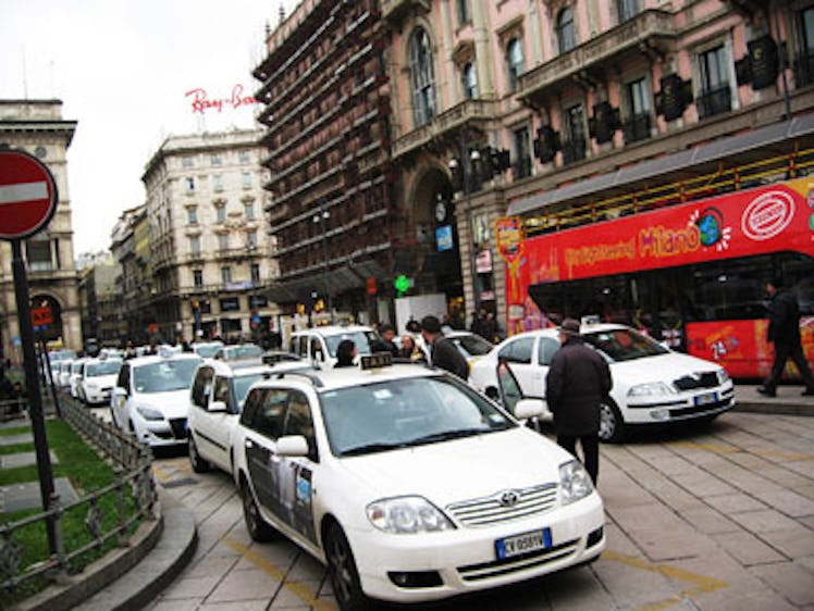 Taxi-Stand-Duomo.jpg