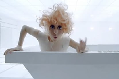 blog_wedreadinglist_ladygagaeyes.jpg