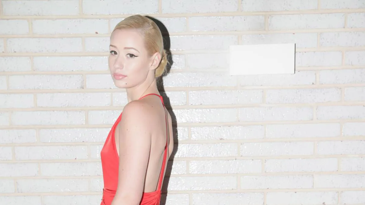 iggy azalea red dress Iggy Azalea and Jennifer Lopez red dresses Billboard music awards