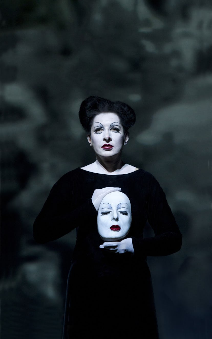 Photo from performance of *The Life and Death of Marina Abramovic*. Courtesy of Lucie Jansch.