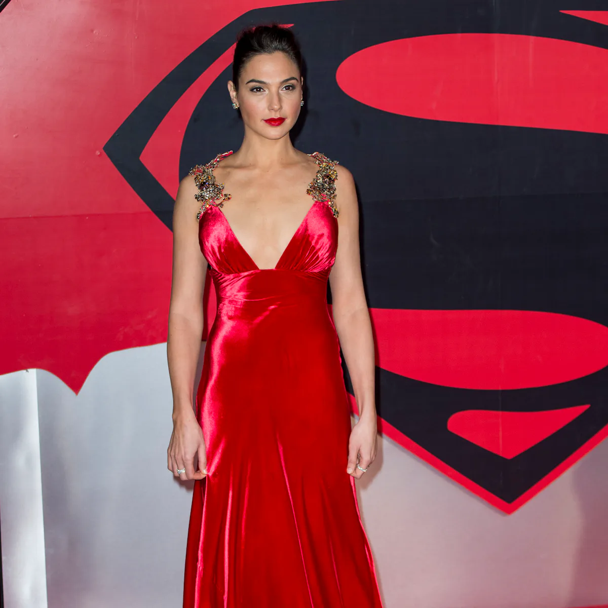gal gadot red dress batman v superman Batman v Superman's' Gal Gadot on the Red Carpet