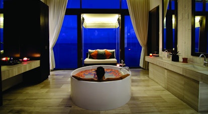 Jumeirah Dhevanafushi - Talise Spa Treatment Room1.jpg