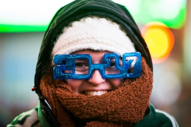 A woman wearing 2000's-shaped blue glasses during the celebration of New Year's Eve 2017