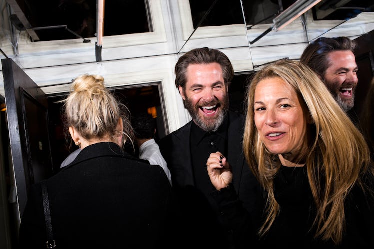 Chris Pine in a suit, laughing at W's Golden Globes Party 