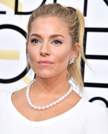 Sienna Miller wearing Tiffany and Co. jewelry on the Golden Globes Red Carpet.
