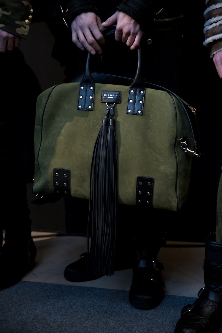 A model holding Balmain Fall 2017 olive-green bag.