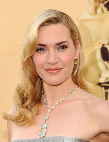 Kate Winslet in a grey dress with shimmery makeup and loose curls at the Oscars