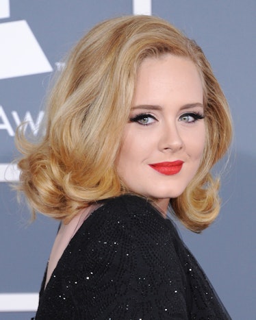 Adele wearing red lipstick at the 2012 Grammys