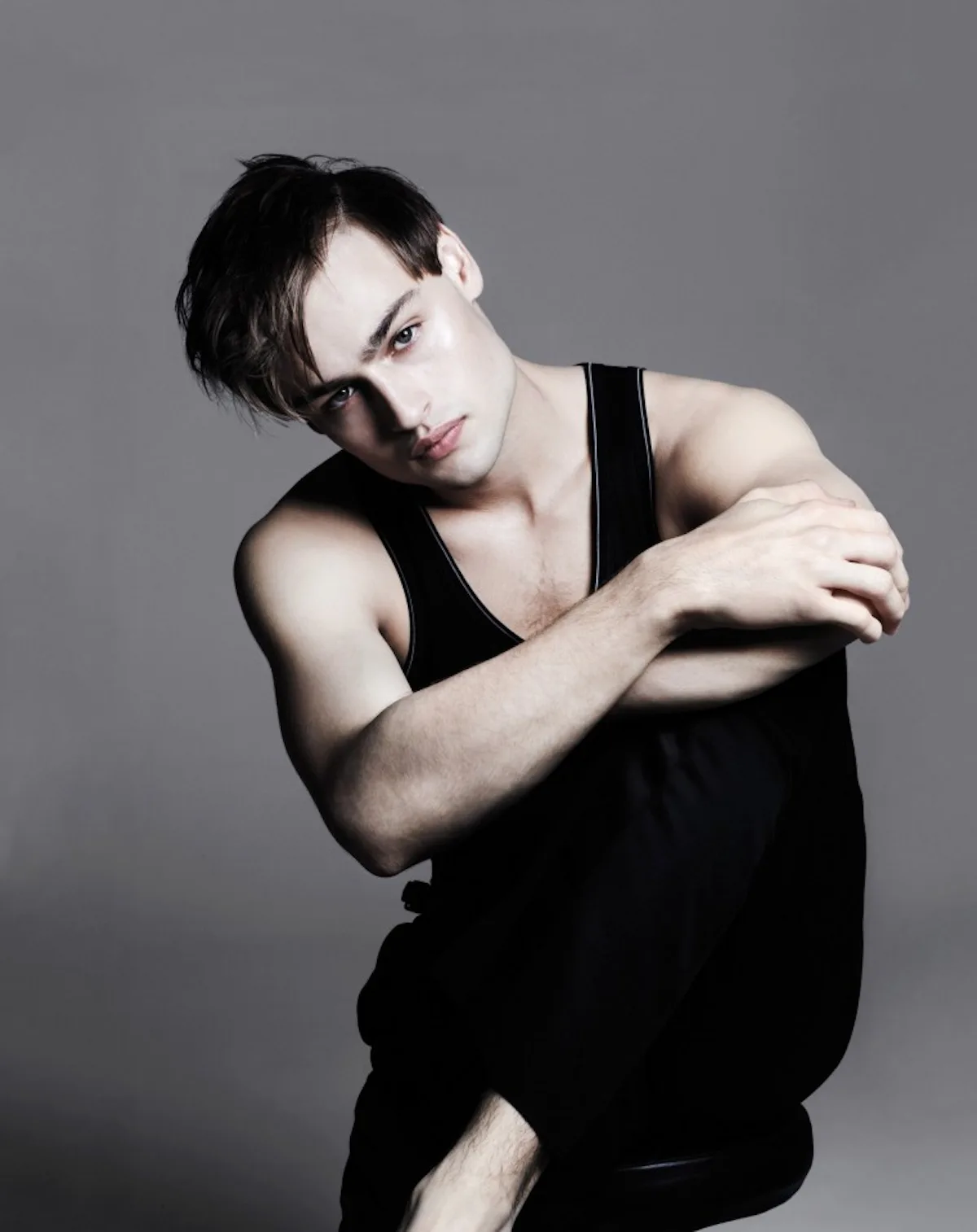 Douglas Booth O Romeo No, it's just  robbie hood , the descendant of [ robin i love douglas booth and i'm so excited you want to bring him to the roleplay! douglas booth o romeo