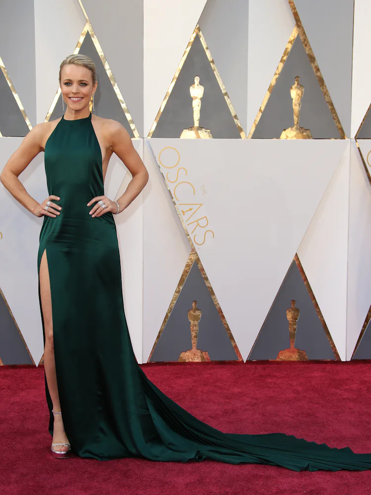 saoirse ronan green dress Lady Bird Saoirse Ronan 2016 Oscars Dress Saoirse Ronan's Plunging Green Dress At Oscars 2016: Photos