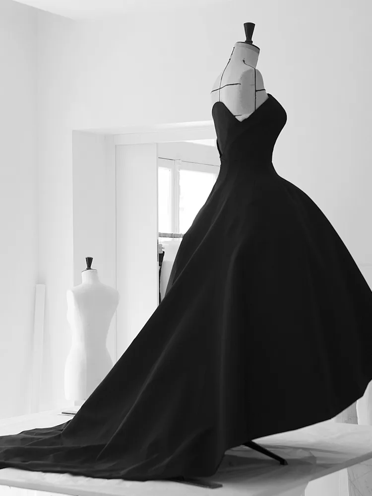 Kirsten Dunst's Dior Oscars Dress Looked Vintage Because It Was Actually a Design from 1952 Kirsten Dunst's Dior Oscars Dress Looked Vintage Because It Was Actually a Design from 1952