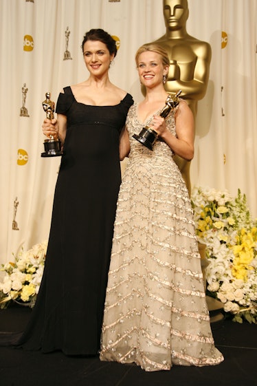 Rachel Weisz posing for a photo with Reese Witherspoon and her Academy Award at the Oscars