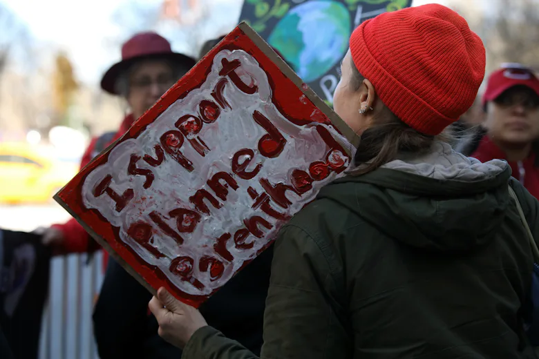 Empty streets and closed businesses during the women's strike illustrate impact on urban life
