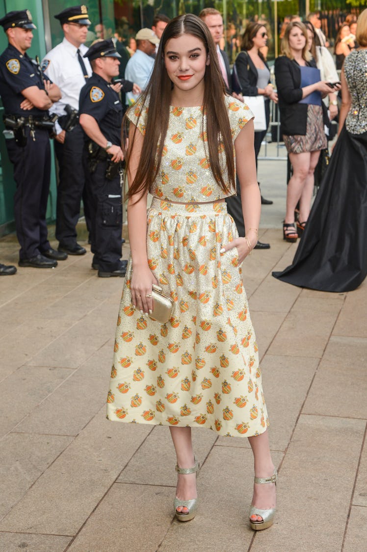 Hailee Steinfeld posing for a photo in a yellow dress