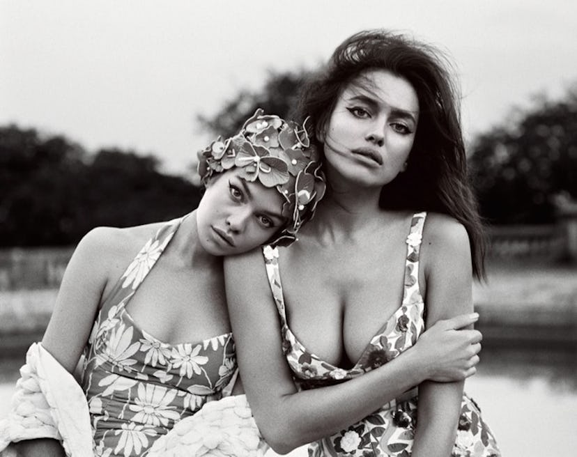 stella-maxwell-irina-shayk-spring-2017-w-magazine-editorial06_720.jpg