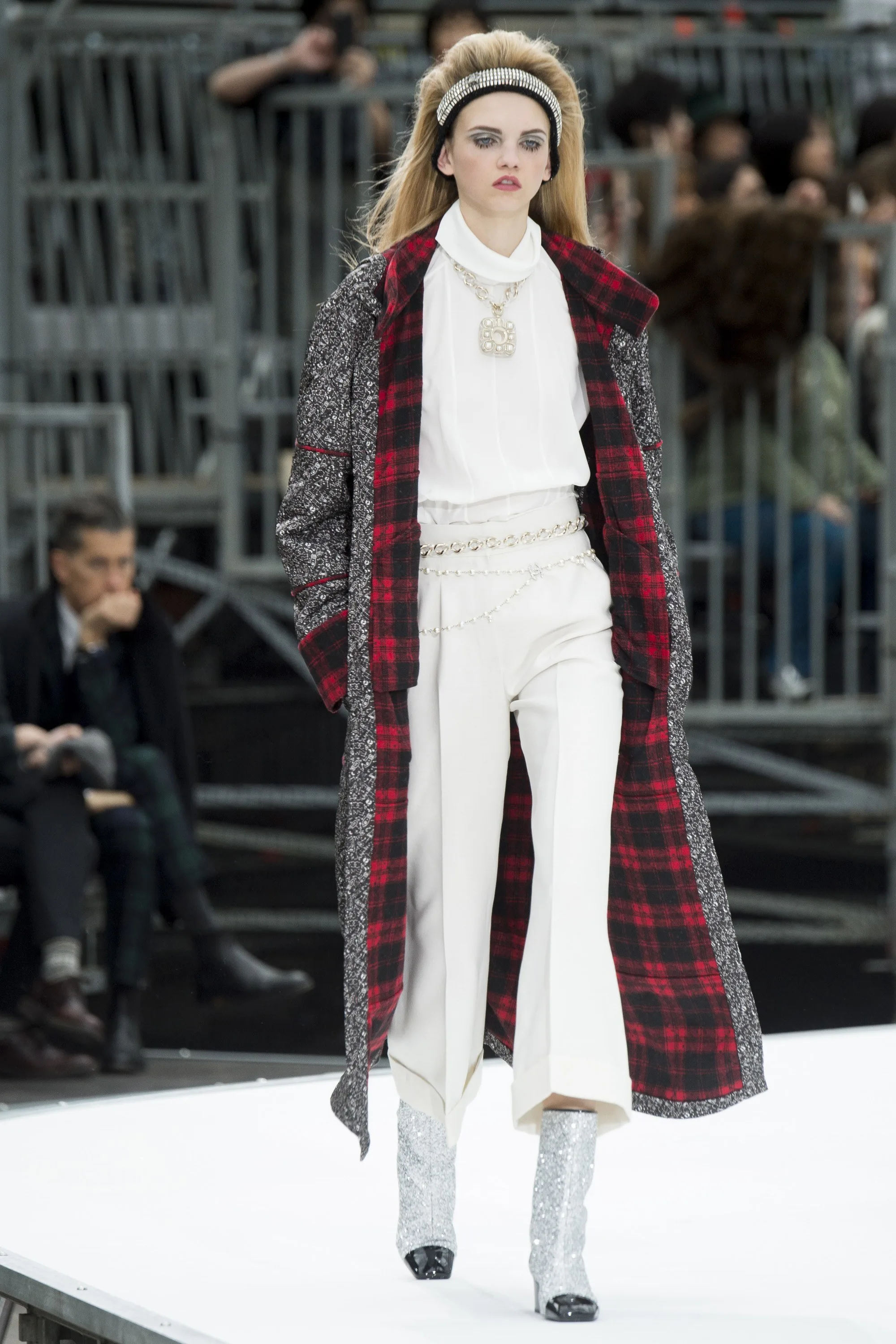 fall 2017 dress trends 5 Fall 2017 Bridal Fashion Week Trends We Loved